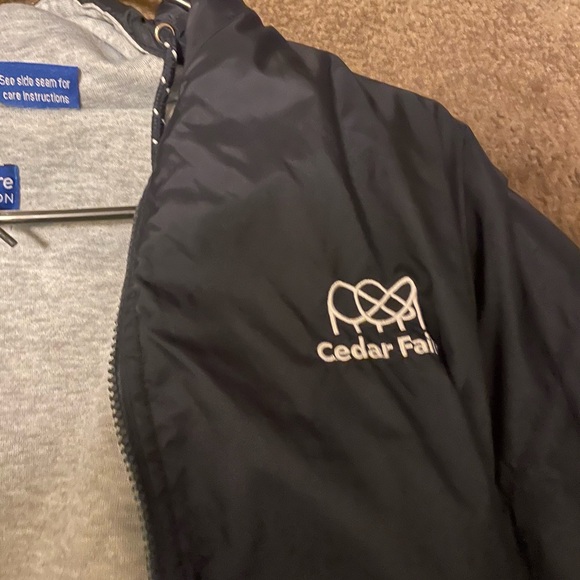 cedar fair, rain jacket! gently used, great condition, fits like a s/m - Picture 3 of 4